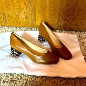 Isaac Mizrahi size 6 Wide leather upper pump.